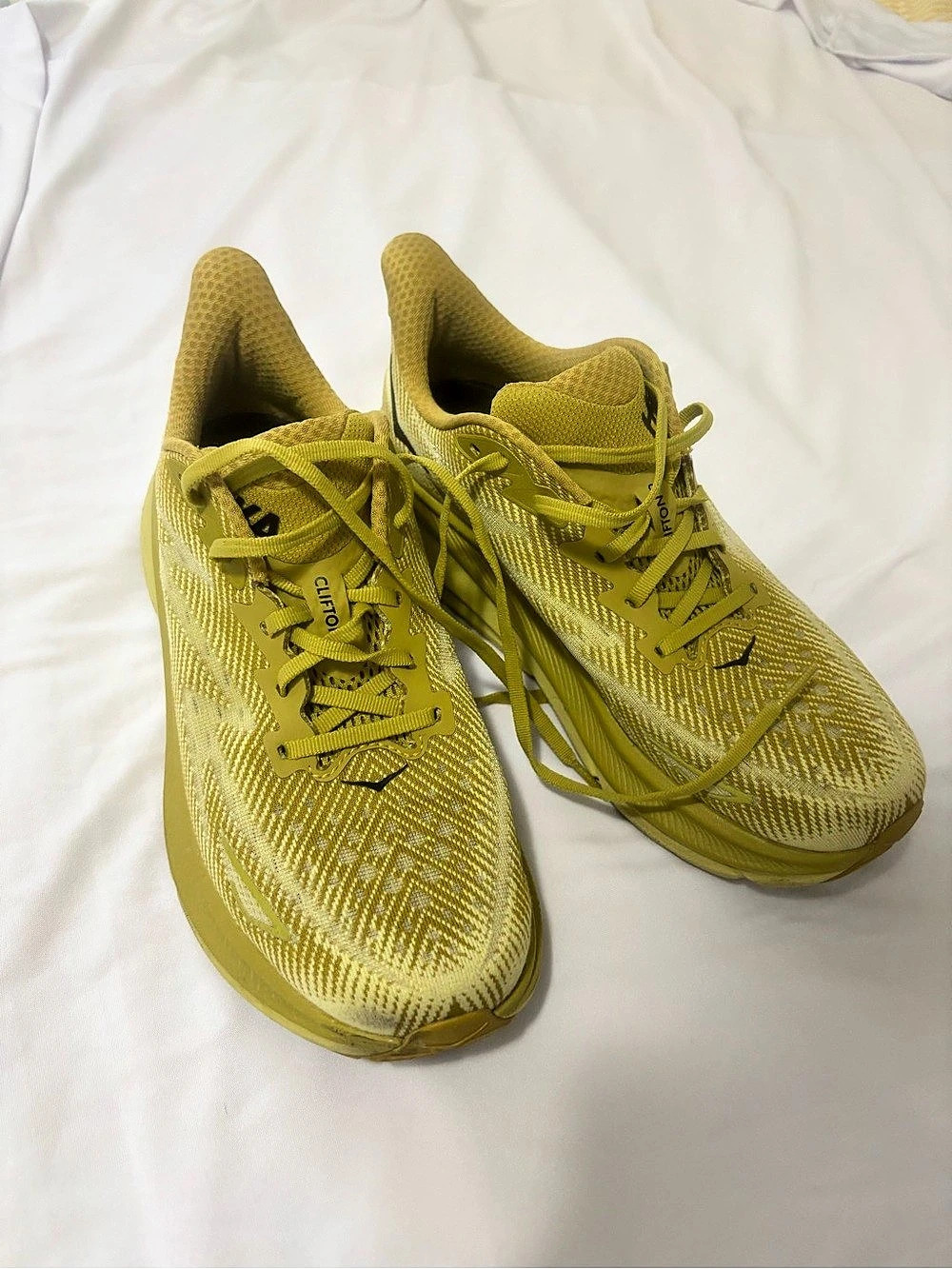 HOKA Clifton 9 Yellow/green US 9D